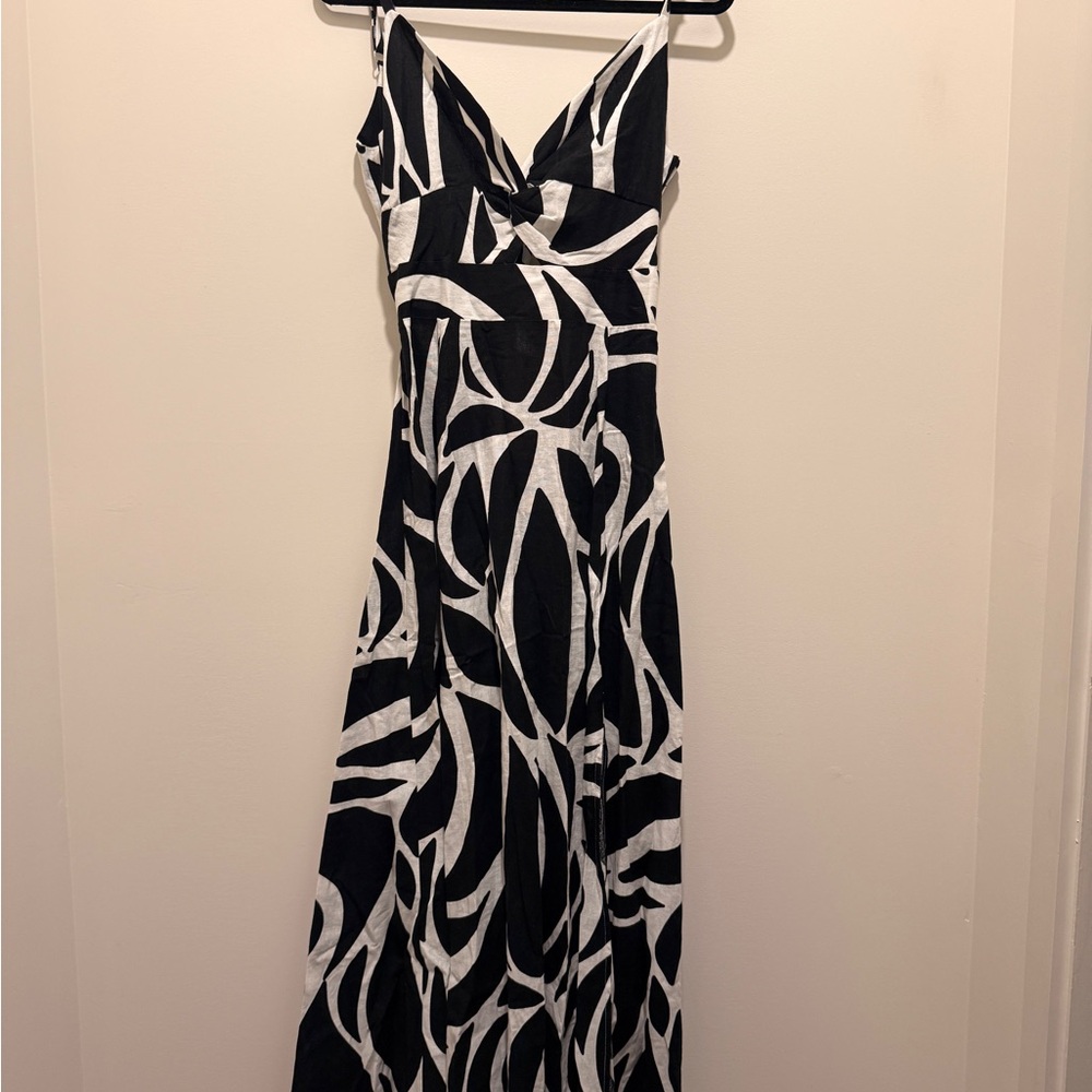 Elegant Black and White Maxi Dress